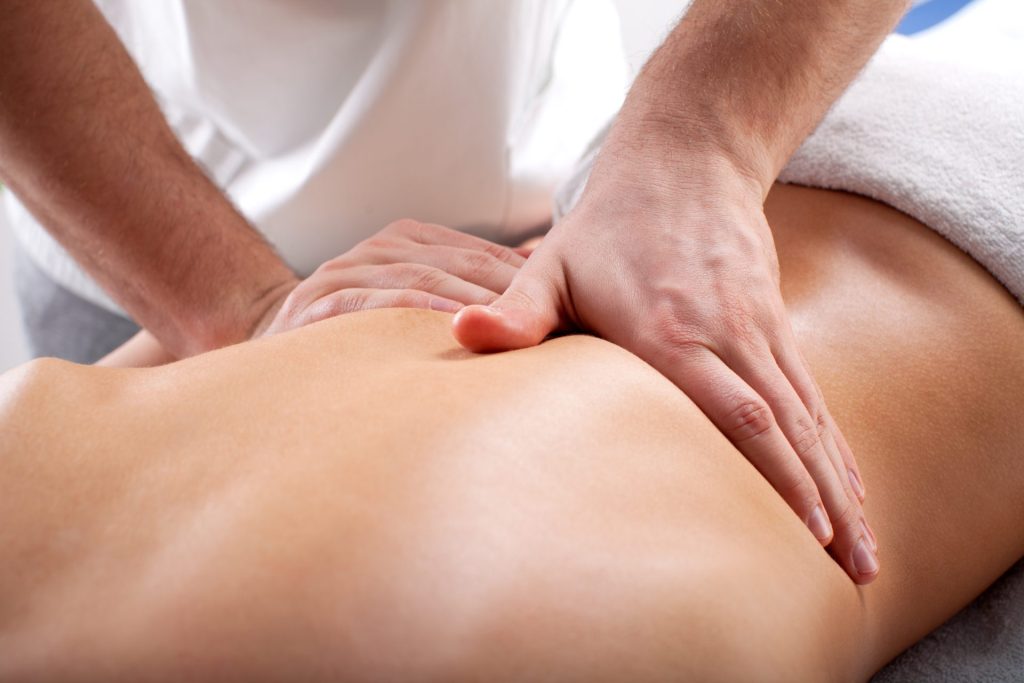Massage auf dem Rücken